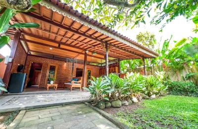2-Bedroom Joglo-Style Villa with Garden in Kedungu - Monthly Rental