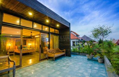 Architecturally Designed 3-Bedroom Villa with Private Pool and Gorgeous Rooftop Terrace in Batu Bolong - Leasehold 14 Years