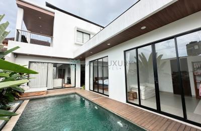 Modern 3-Bedroom Villa with Spacious Enclosed Living and Private Pool in Dalung - Monthly Rental
