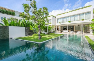 Exquisite 3-Bedroom Luxury Villa with Rooftop Ocean View in Seminyak