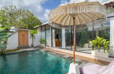 Spacious 4-Bedroom Joglo-Style Villa with Private Pool and Rooftop Rice Field View in Canggu - Monthly Rental