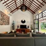 Tropical 3-Bedroom Enclosed Living Villa with Private Pool and Spacious Garden in Bumbak - Monthly Rental