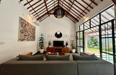 Tropical 3-Bedroom Enclosed Living Villa with Private Pool and Spacious Garden in Bumbak - Monthly Rental