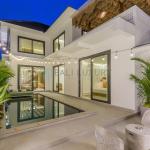 Stunning 3-Bedroom Elegance Villa in Bumbak - Leasehold 21.5 Years