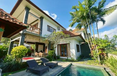 Charming 2-Bedroom Tropical Villa with Private Pool and Rice Field View in Peliatan, Ubud - Leasehold
