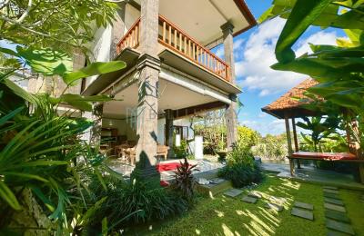 Charming 2-Bedroom Tropical Villa with Private Pool and Rice Field View in Peliatan, Ubud - Yearly Rental