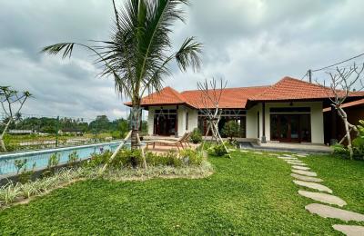 2 Bedrooms Villa For Rent with Private Pool Overlooking Rice Field and Spacious Garden in Tampaksiring, Ubud Bali - Monthly Rental