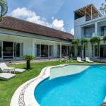 5-Bedroom Villa with Private Pool and Rooftop Terrace in Canggu - Leasehold 20 Years