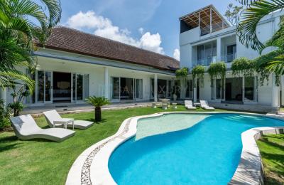 5-Bedroom Villa with Private Pool and Rooftop Terrace in Canggu - Leasehold 20 Years