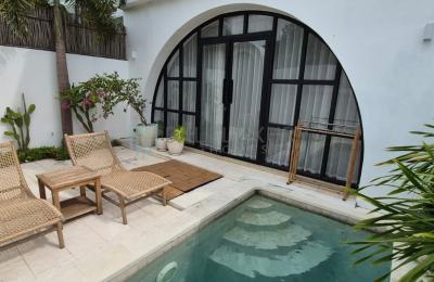 Modern 1-Bedroom Loft Villa with Private Pool in Batu Bolong - Monthly Rental