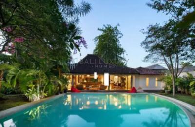 Charming 4-Bedroom Joglo-Style Villa with Private Pool and Spacious Garden in Umalas - Monthly Rental