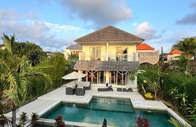 Charming 4-Bedroom Villa with Private Pool and Spacious Garden in Bumbak - Monthly Rental