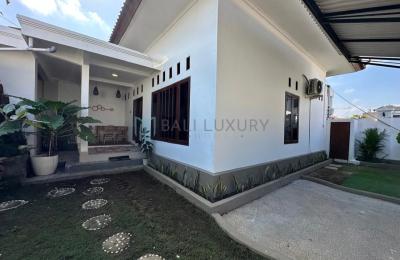 Cozy 2-Bedroom Villa with Garden in Kedungu - Monthly Rental